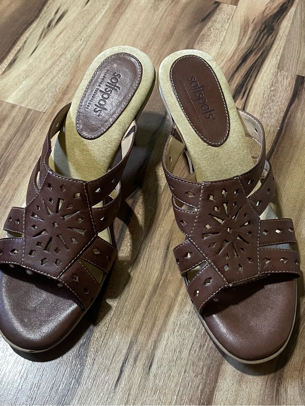 NWOT Softspots Comfort Brown Leather Cutout Slide Wedge Heels Sz 8